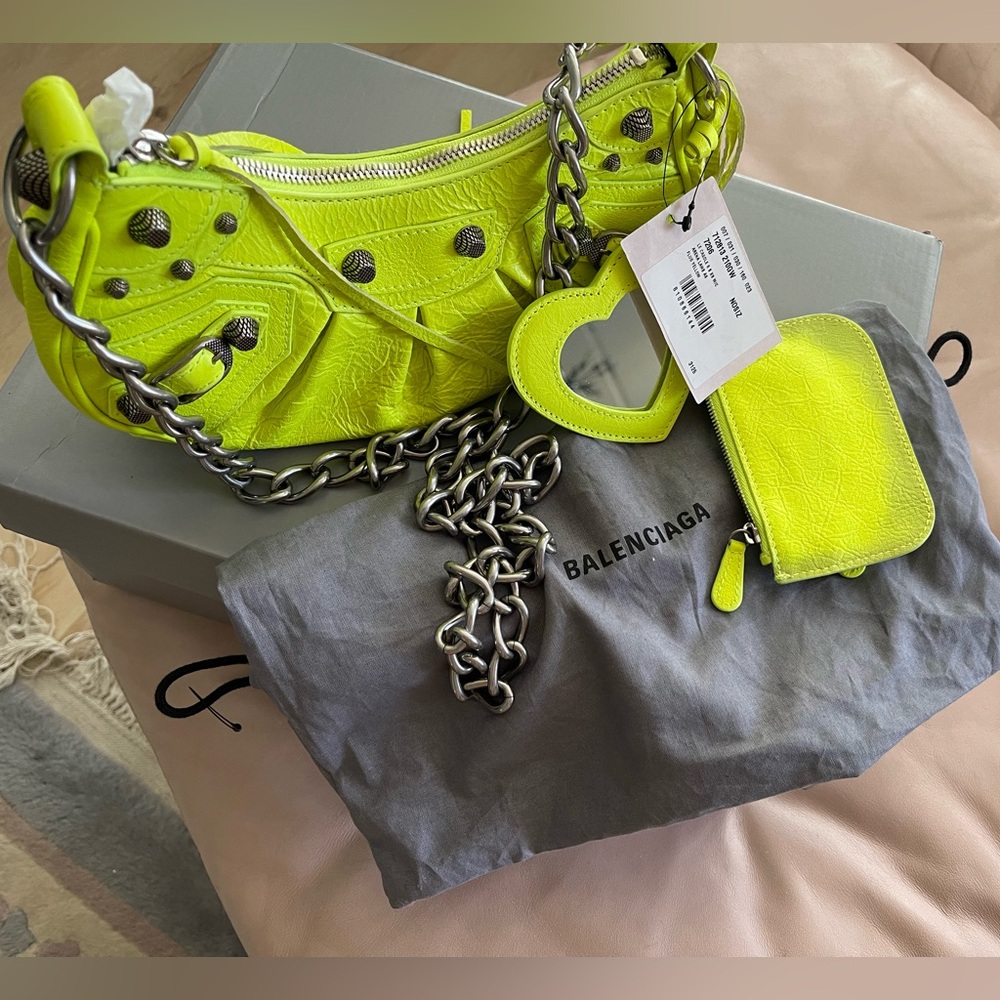 BALENCIAGA  Agneau Arena Le Cagole Chain Shoulder Bag XS Fluo Yellow NWT